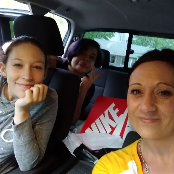 Meet your Posher, Lisa - Picture 1 of 1